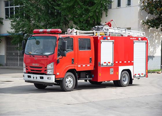 Agua de ISUZU 3000L y hacer espuma pequeño coche de bomberos con la bomba y el monitor