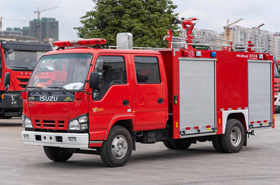 500 galones de camión de ISUZU Fire Engine Small Fire con la cabina doble de la fila