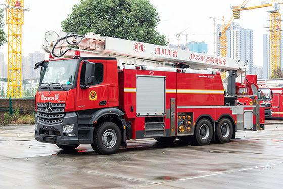 Coche de bomberos aéreo de la torre de agua de Mercedes Benz los 32m con agua 7T y la espuma