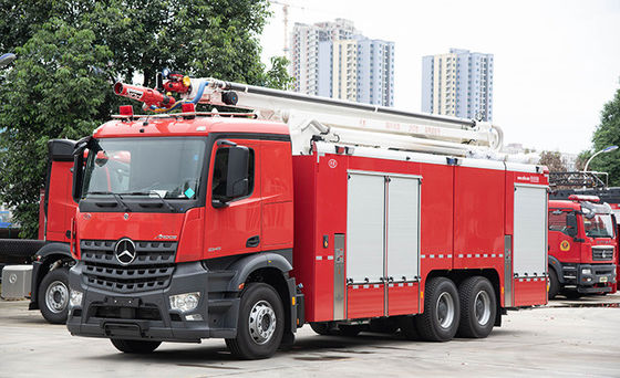 Agua de rociadura/espuma/polvo del coche de bomberos aéreo de Mercedes Benz los 25m